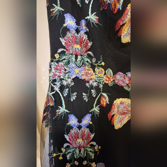 NWOT Size 6 Marchese Notte  Metallic Black & Floral Embroidered Tulle Gown - Picture 11 of 16